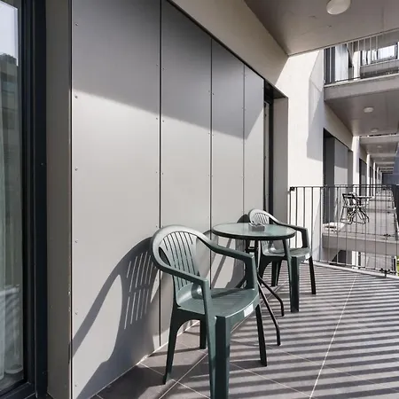 Lägenhet New Blue Danube With Balcony And Parking *