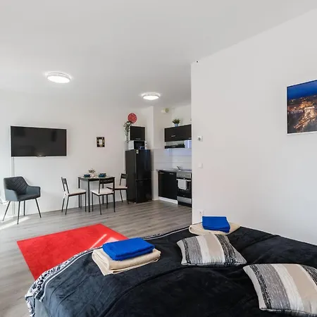 Апартаменты New Blue Danube With Balcony And Parking