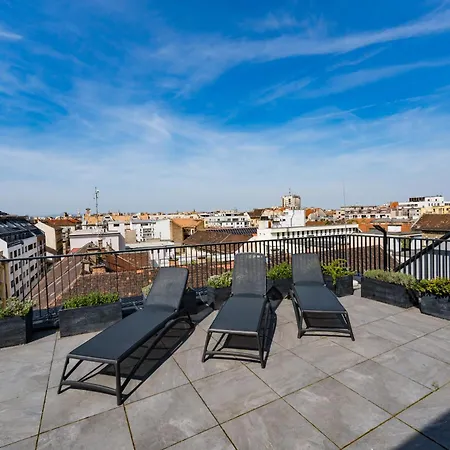 New Blue Danube With Balcony And Parking Apartamento