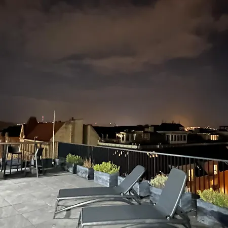 New Blue Danube With Balcony And Parking Apartmán