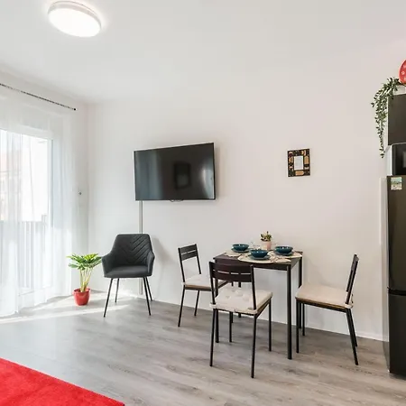 New Blue Danube With Balcony And Parking Lejlighed Budapest