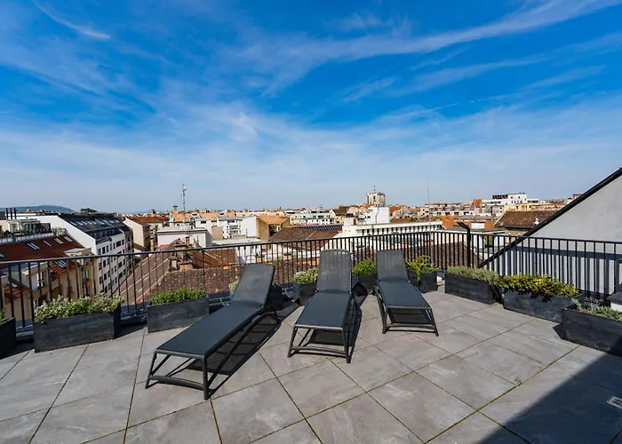 New Blue Danube With Balcony And Parking Apartament